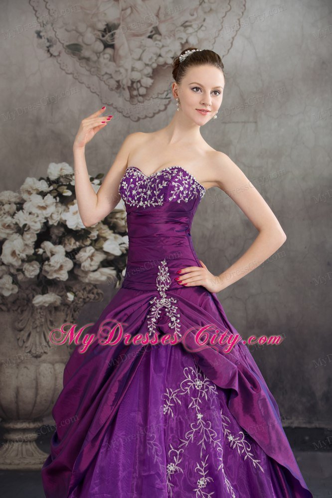 Sweetheart Ruching Purple Quinceanera Dress with Beading and Appliques