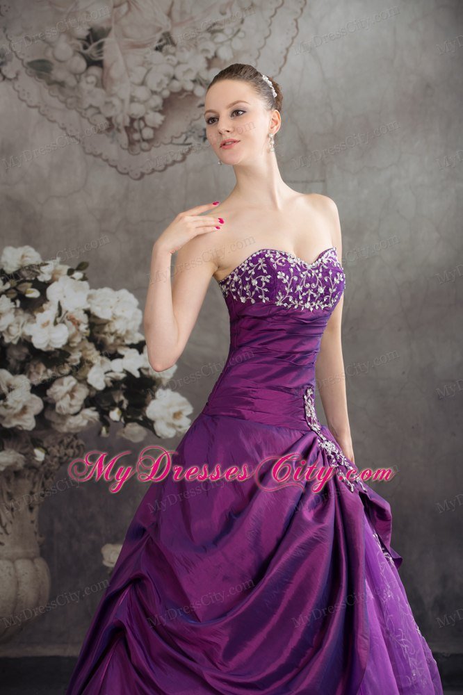 Sweetheart Ruching Purple Quinceanera Dress with Beading and Appliques