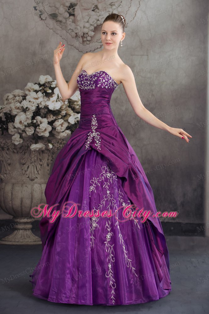 Sweetheart Ruching Purple Quinceanera Dress with Beading and Appliques