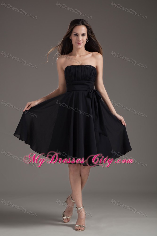 Cheap A-line Strapless Chiffon Short Black Prom Dresses with Sash