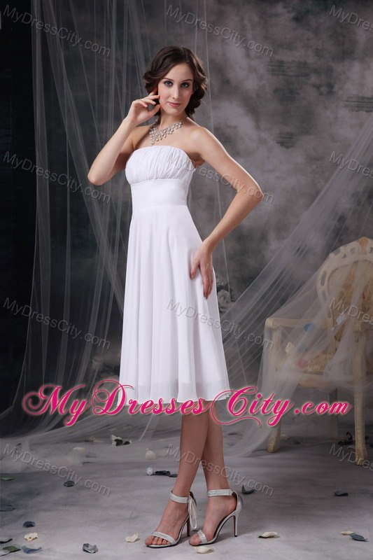 Cheap Strapless Ruched Tea-length White Bridesmaid Dama Dresses