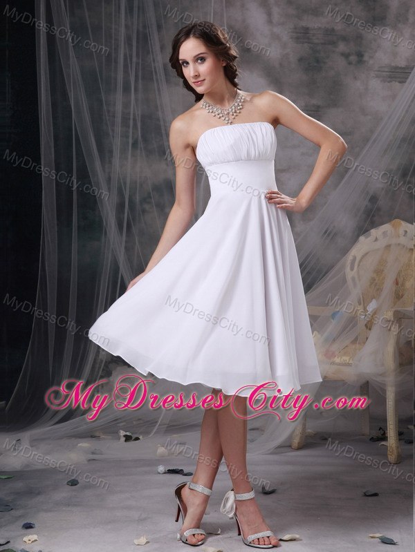 Cheap Strapless Ruched Tea-length White Bridesmaid Dama Dresses