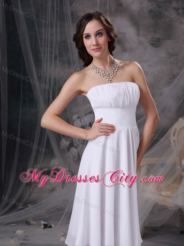 Cheap Strapless Ruched Tea-length White Bridesmaid Dama Dresses