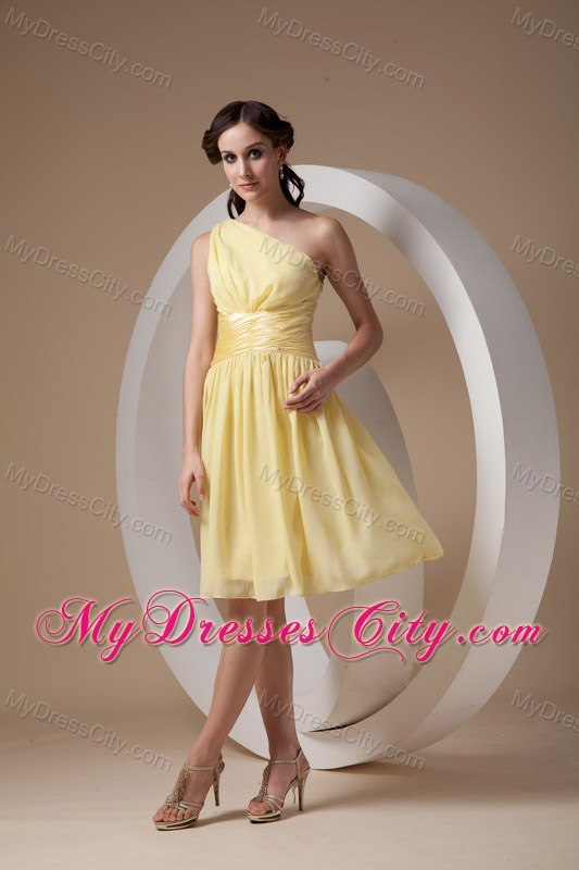 One Shoulder Knee-length Light Yellow Chiffon Bridesmaid Dama Dresses