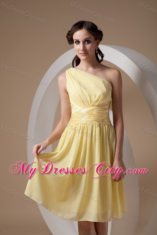 One Shoulder Knee-length Light Yellow Chiffon Bridesmaid Dama Dresses