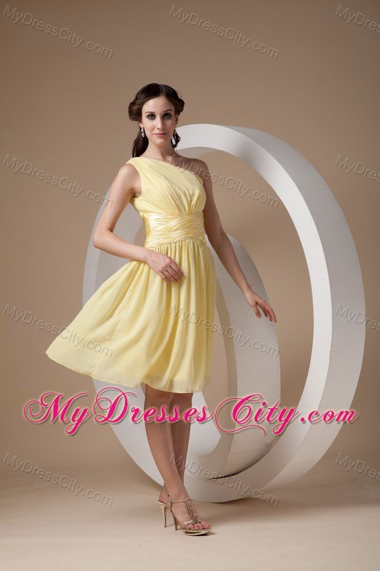 One Shoulder Knee-length Light Yellow Chiffon Bridesmaid Dama Dresses