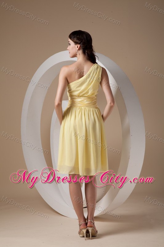 One Shoulder Knee-length Light Yellow Chiffon Bridesmaid Dama Dresses