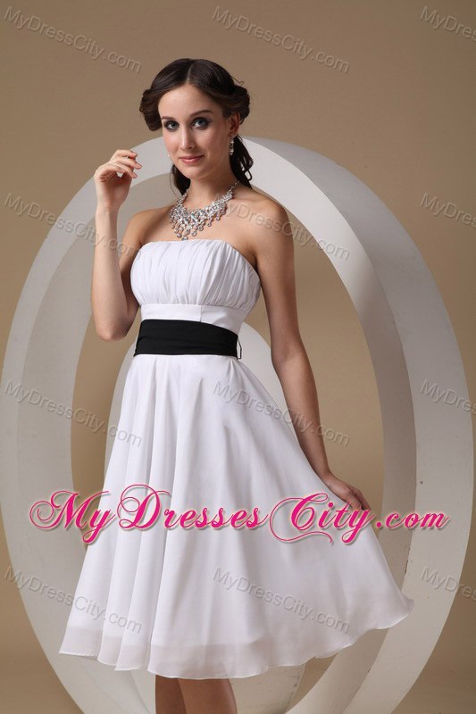 Simple Chiffon Ruched Knee-length Dama Dresses with Black Sash Bow