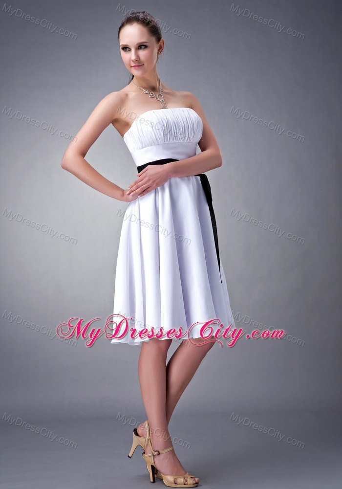 White Knee-length Strapless Damas Dresses for Quince with Black Sash