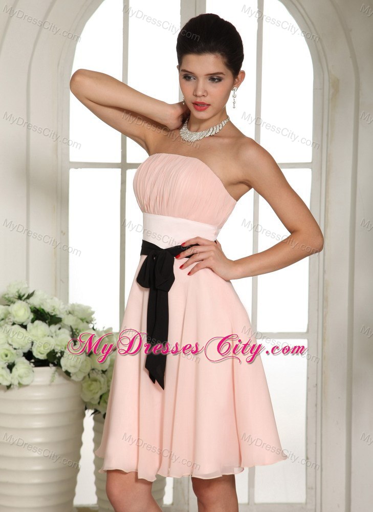 Baby Pink Knee-length Chiffon Quince Dama Dresses with Black Sash