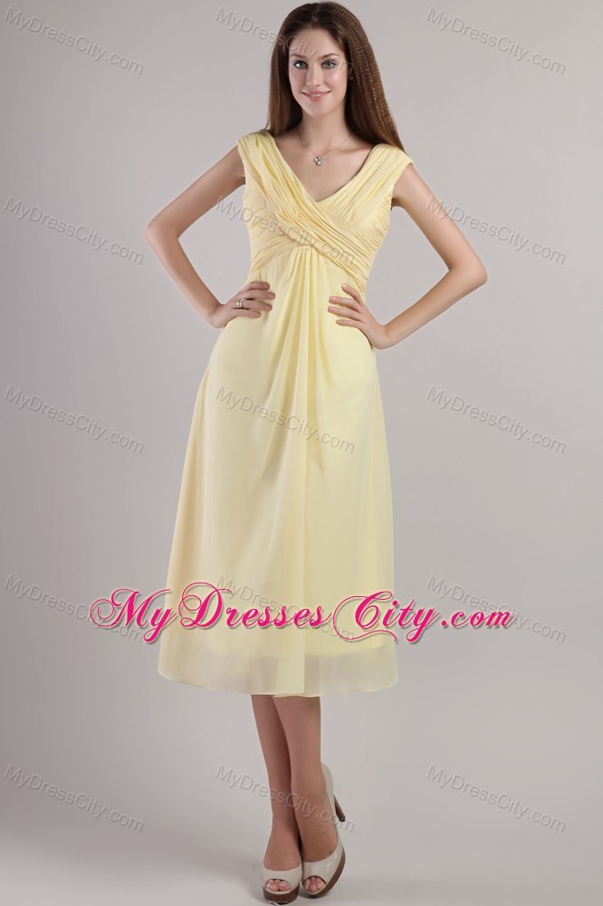 Empire V-neck Tea-length Ruched Chiffon Light Yellow Dresses for Damas