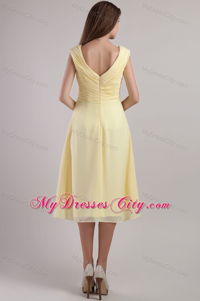 Empire V-neck Tea-length Ruched Chiffon Light Yellow Dresses for Damas