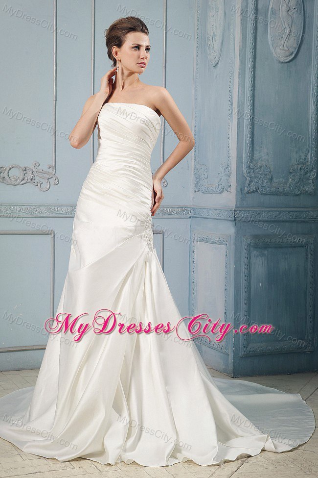 Impressive Court Train Ruched Wedding Dress With Appliques Floor-length