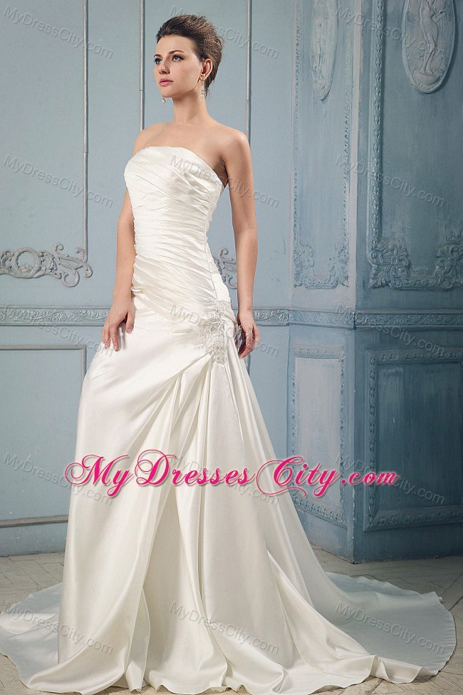 Impressive Court Train Ruched Wedding Dress With Appliques Floor-length