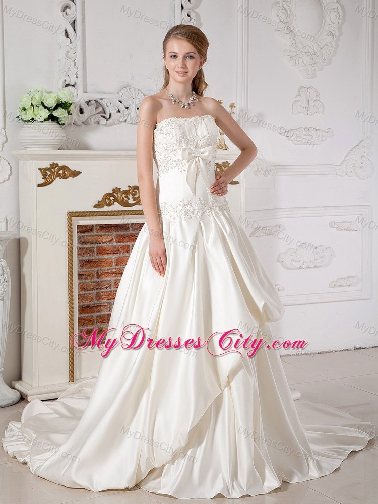 Romantic A-line Strapless Court Train Appliques Bowknot Wedding Dress