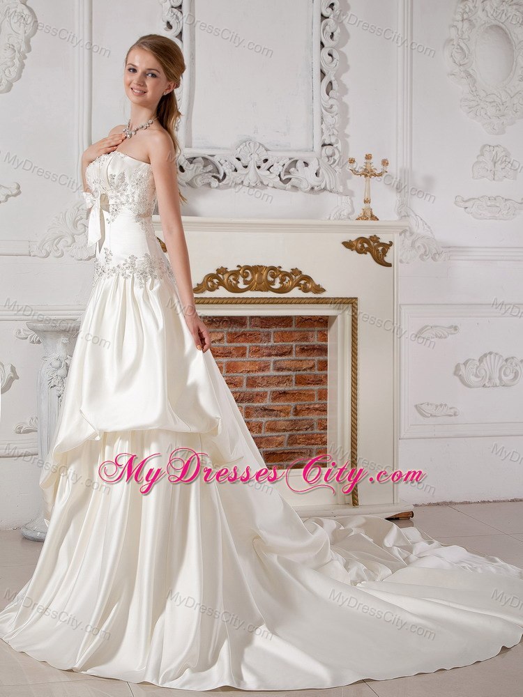 Romantic A-line Strapless Court Train Appliques Bowknot Wedding Dress