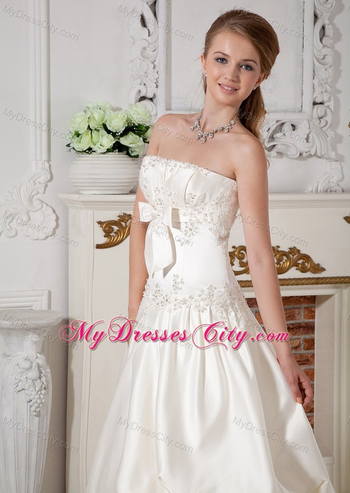 Romantic A-line Strapless Court Train Appliques Bowknot Wedding Dress