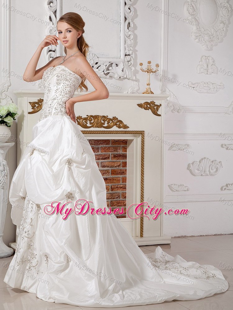 Noble A-line Sweetheart Appliques Pick-up Wedding Dress with Court Train