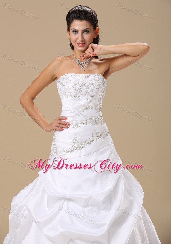 Embroidery Decorate Strapless A-line Pick-ups Bridal Gown with Train