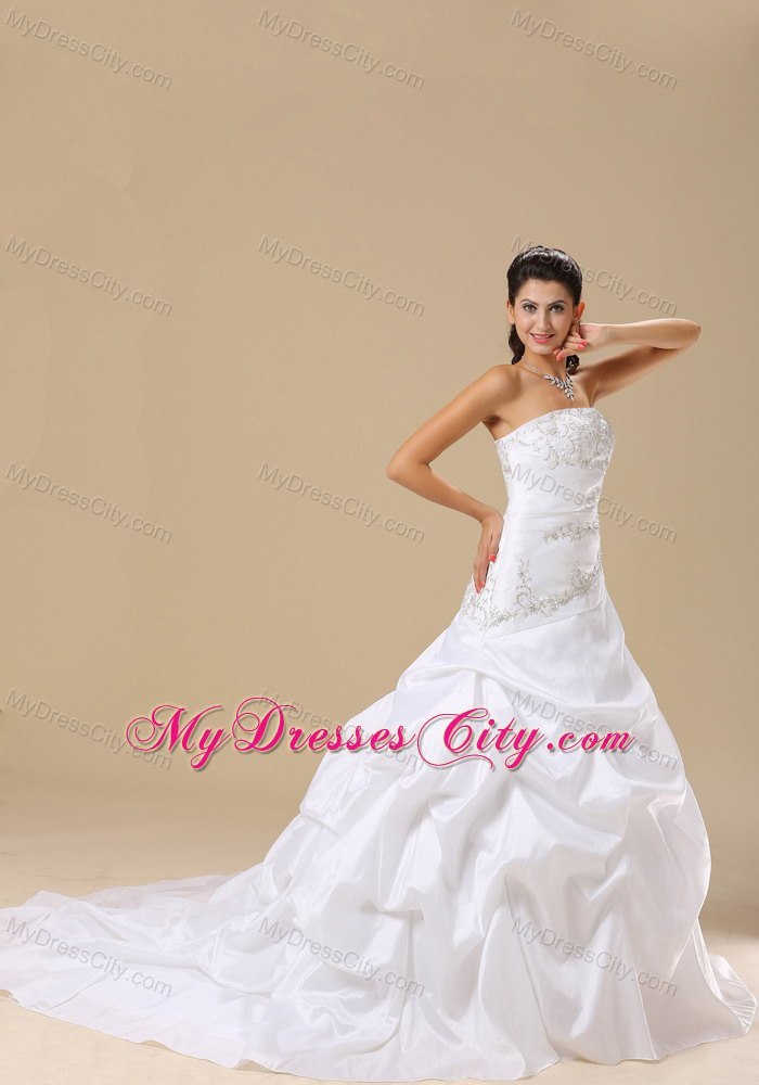 Embroidery Decorate Strapless A-line Pick-ups Bridal Gown with Train