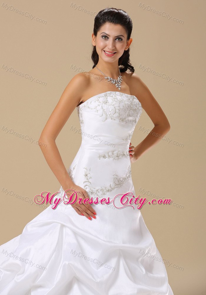 Embroidery Decorate Strapless A-line Pick-ups Bridal Gown with Train