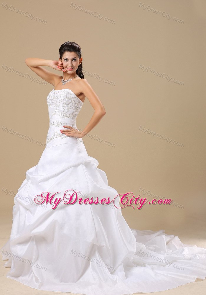 Embroidery Decorate Strapless A-line Pick-ups Bridal Gown with Train