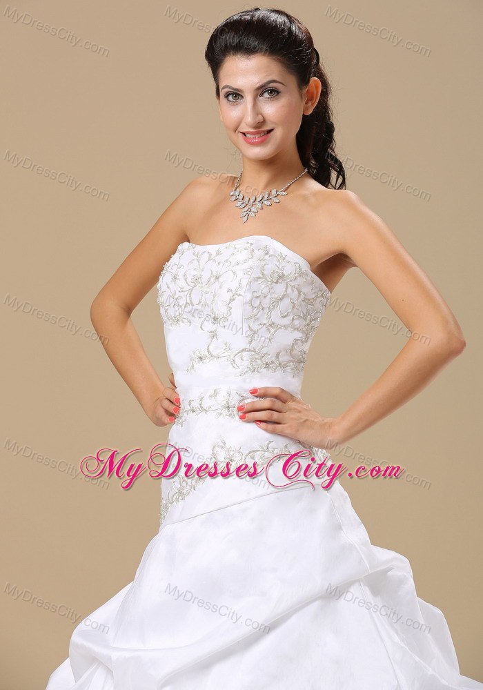 Embroidery Decorate Strapless A-line Pick-ups Bridal Gown with Train