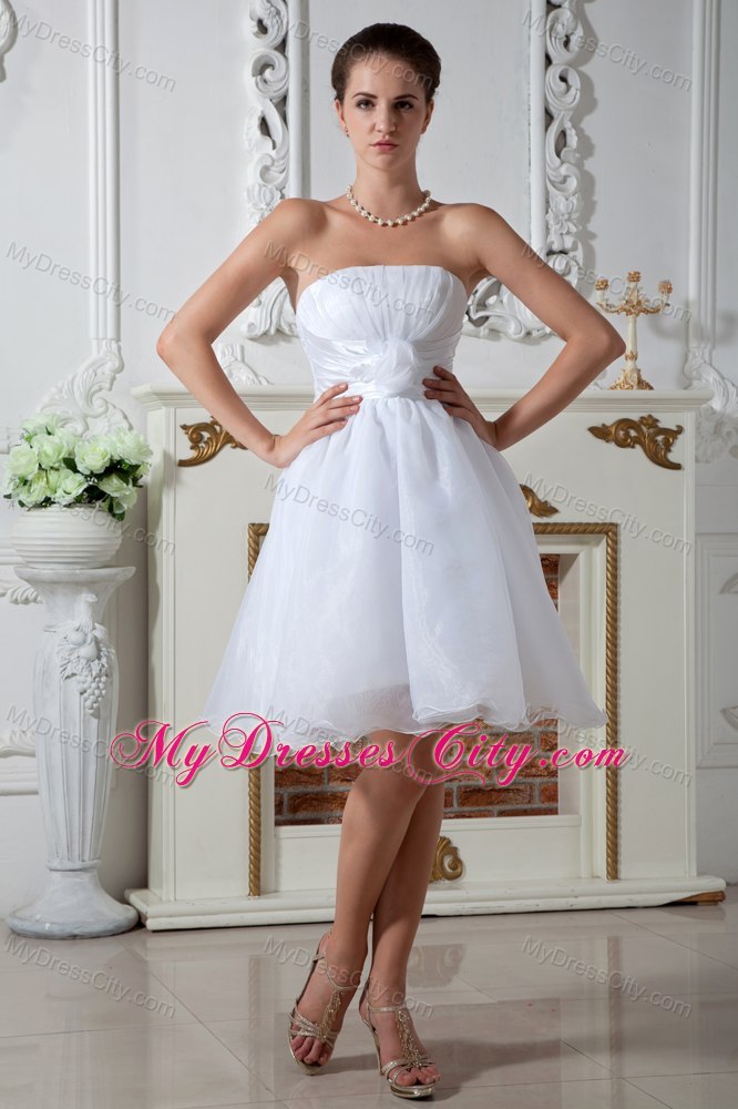 Pretty Strapless Knee-length Hand Made Flower Wedding Dress