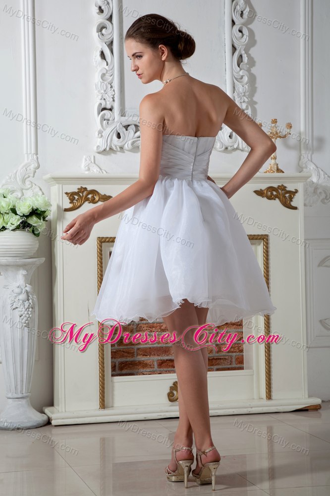 Pretty Strapless Knee-length Hand Made Flower Wedding Dress