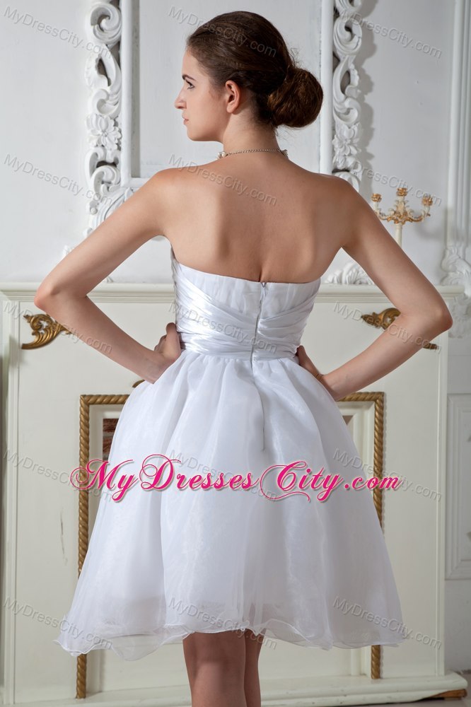 Pretty Strapless Knee-length Hand Made Flower Wedding Dress