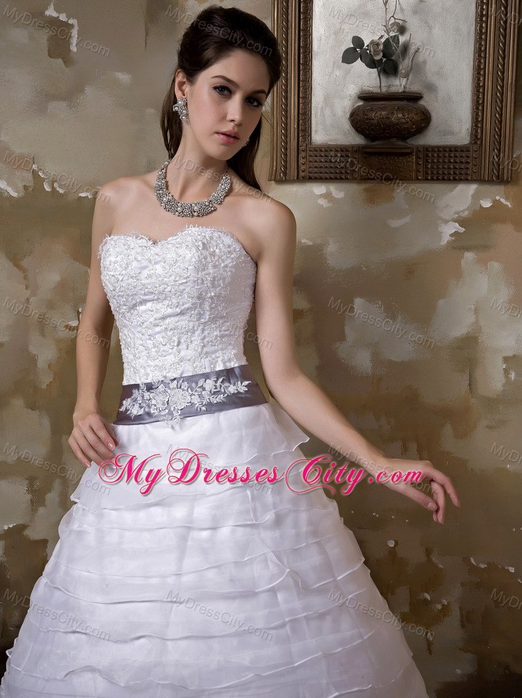 Appliques Sweetheart Taffeta and Organza Tiered Bridal Gown