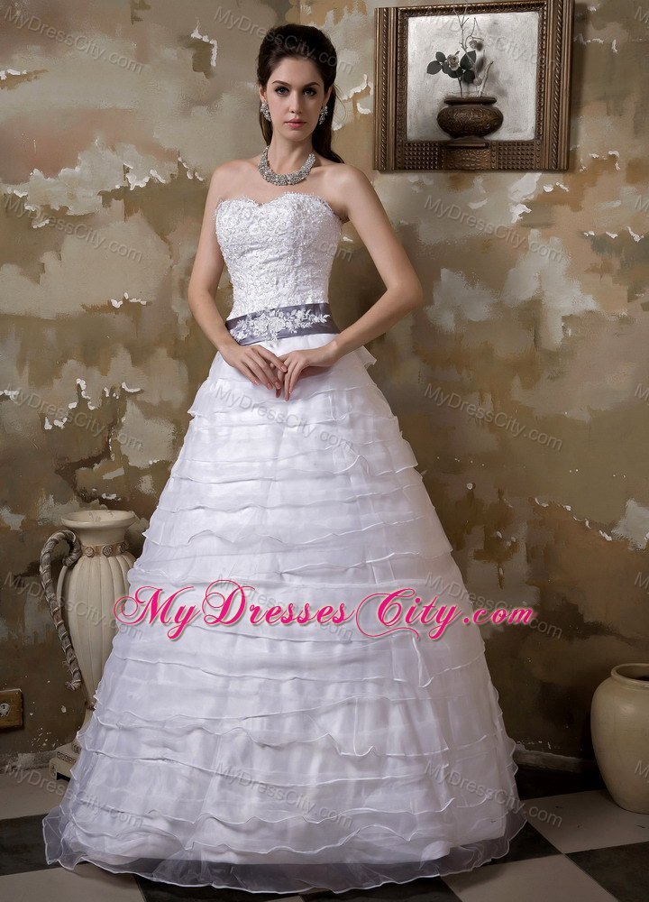 Appliques Sweetheart Taffeta and Organza Tiered Bridal Gown