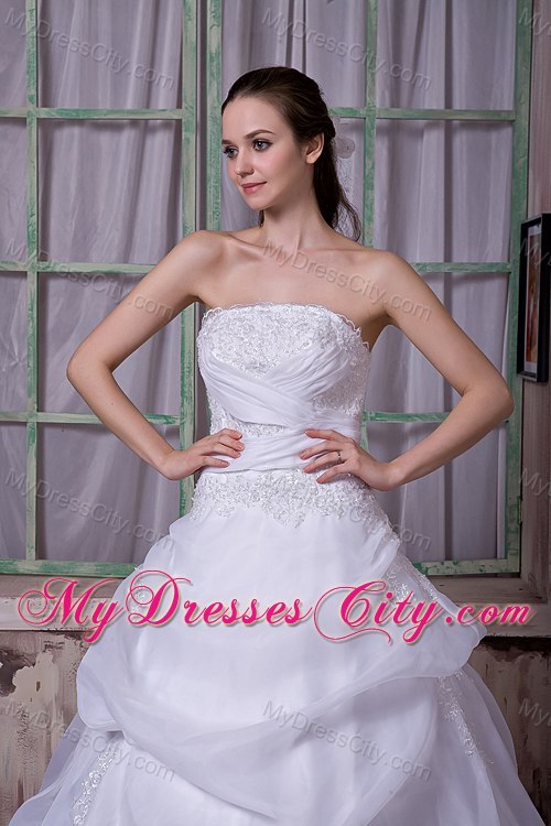 Taffeta and Organza Strapless Appliques Bridal Dress with Train