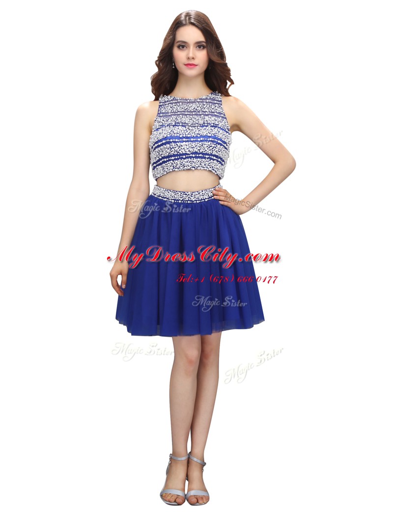 Scoop Sleeveless Chiffon Knee Length Backless Dress for Prom in Royal Blue with Beading