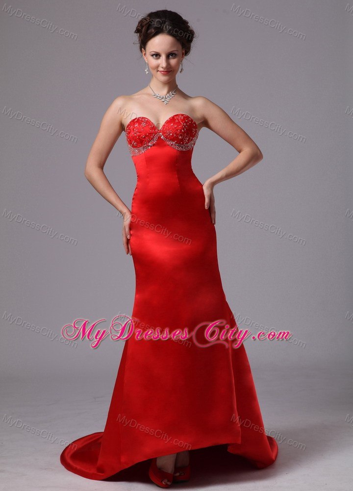 Red Appliques Decorate Sweetheart Evening Dress with Court Train