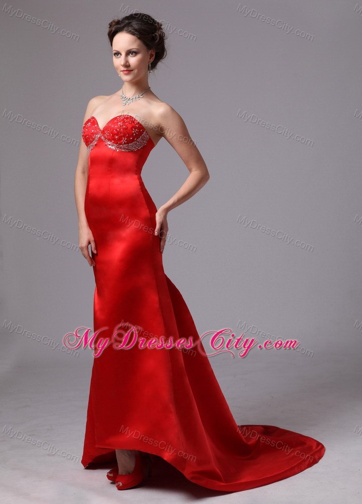 Red Appliques Decorate Sweetheart Evening Dress with Court Train