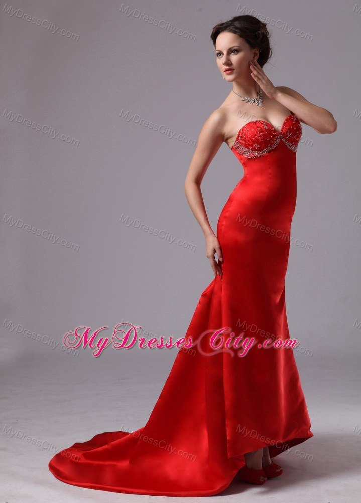 Red Appliques Decorate Sweetheart Evening Dress with Court Train