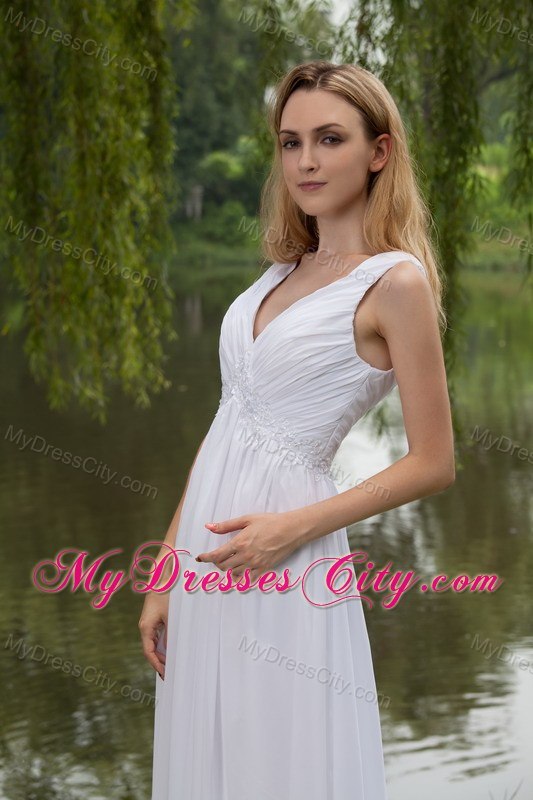 Beautiful Empire Dress with Plunging Neckline Appliques Prom Dress