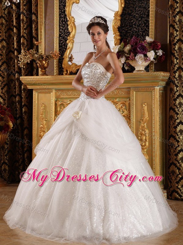 Cheap Sequined Sweetheart Beaded White Quinceanera Dresses