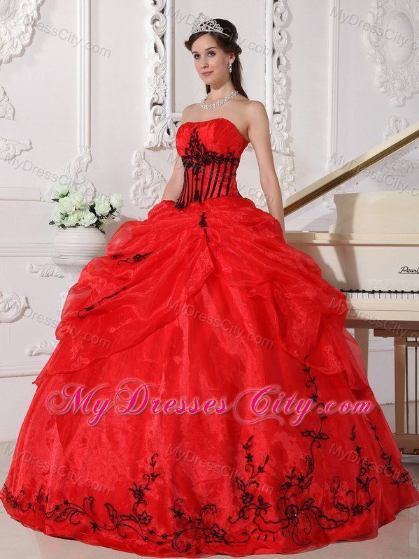 Black Embroidery Strapless Pick Ups Red Quinceanera Dresses