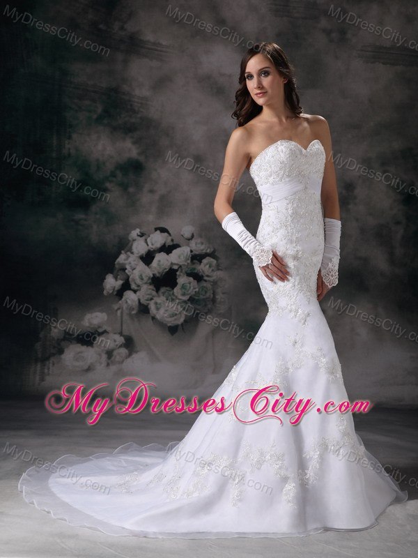 Sweetheart Chapel Train Luxurious Lace Wedding Dress with Clasp Handle