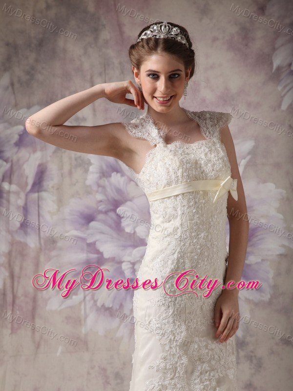 Luxurious Lace Square Garden Wedding Dresses with Peekaboo Keyhole