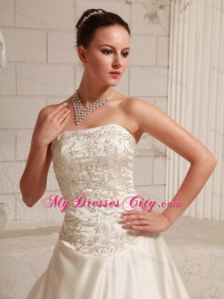 Elegant Embroidery on Satin Court Train Ivory Wedding Dresses for Church