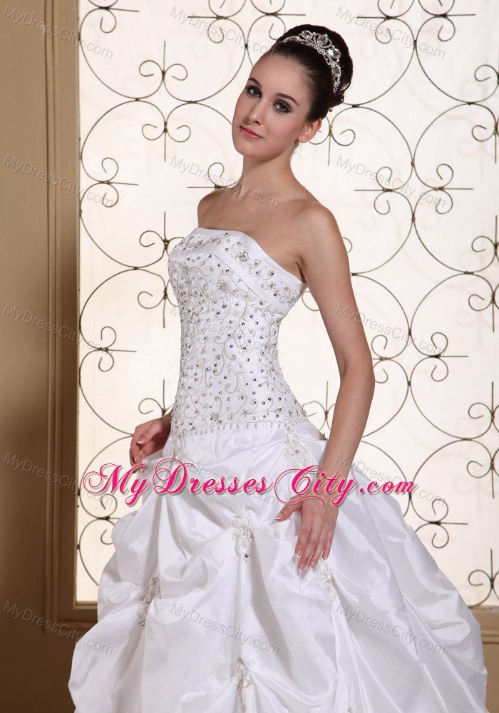 Pick Ups Court Train Wedding Bridal Gowns with Beading and Embroidery