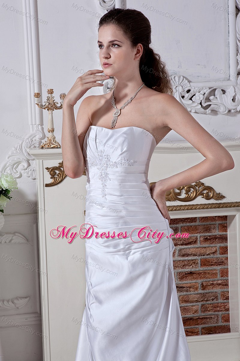 Inexpensive Strapless Ruches Embroidery Wedding Dress