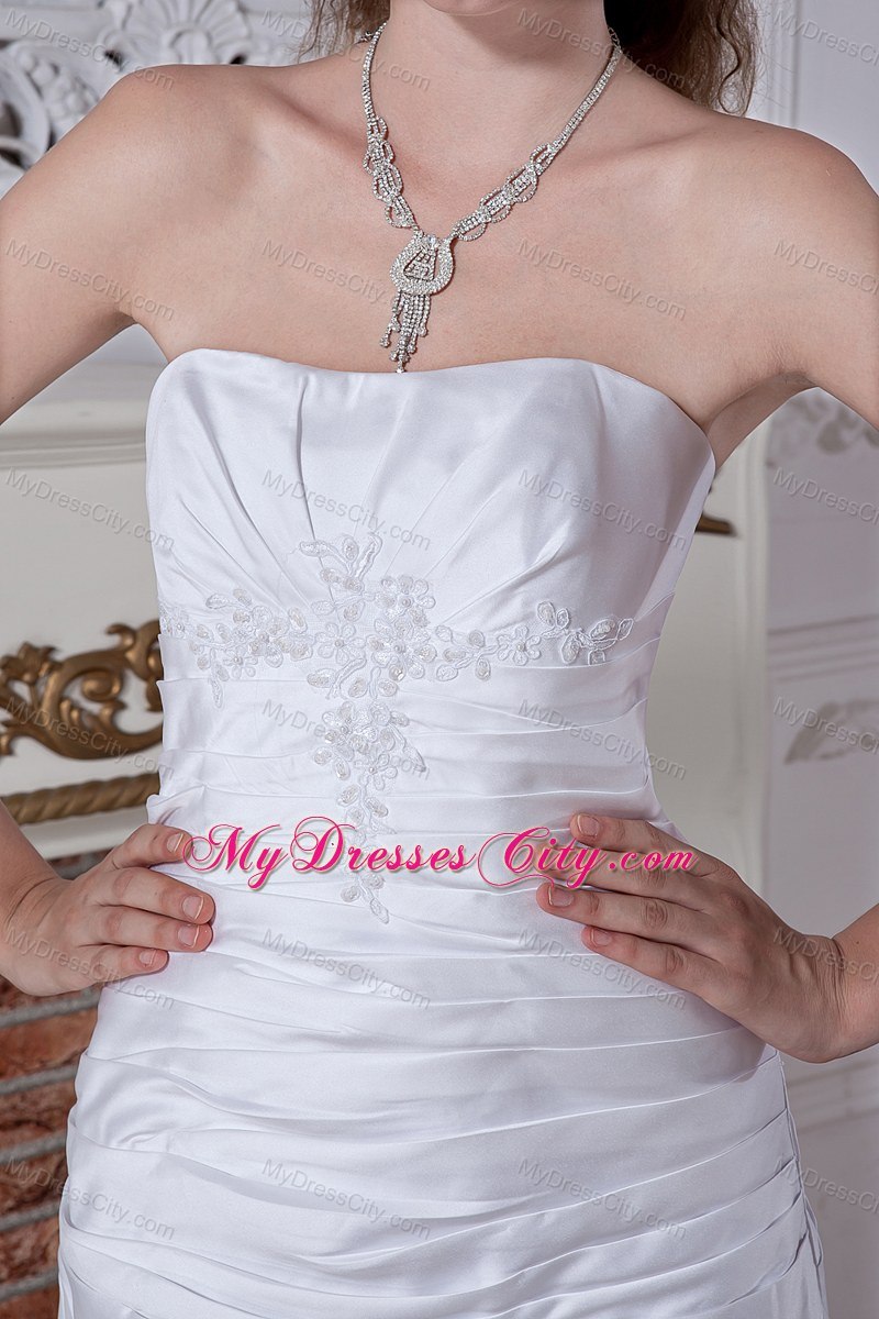 Inexpensive Strapless Ruches Embroidery Wedding Dress