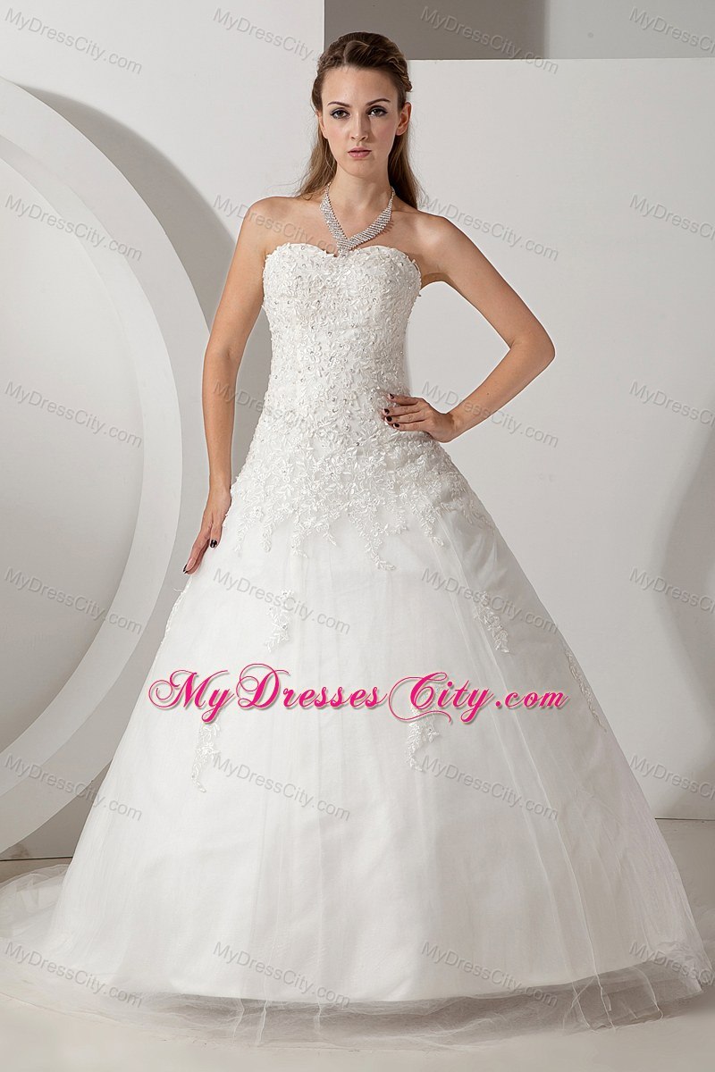 Pretty Sweetheart Court Train Tulle Appliques Wedding Dress