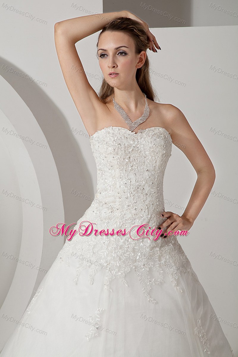 Pretty Sweetheart Court Train Tulle Appliques Wedding Dress