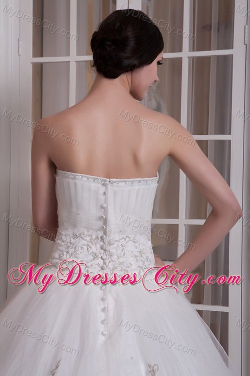 Custom Made Wedding Gowns with Chapel Train Tulle Appliques