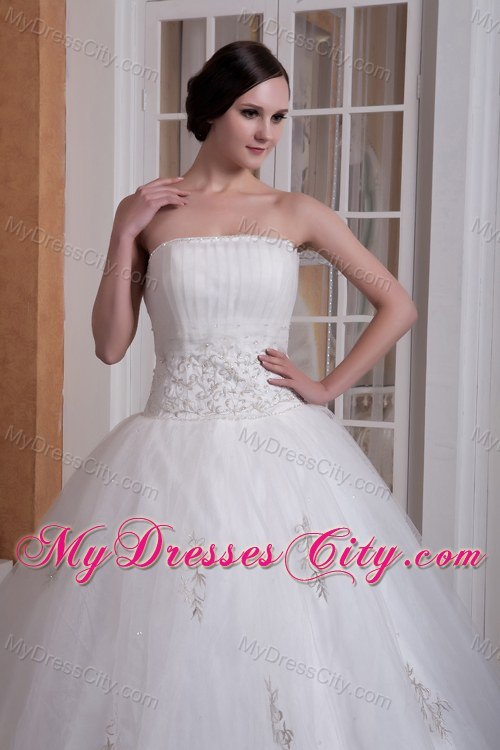 Custom Made Wedding Gowns with Chapel Train Tulle Appliques